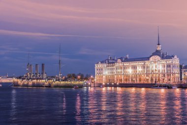 Rus kruvazör Aurora - Rus korumalı kruvazör ve Nakhimov deniz okul