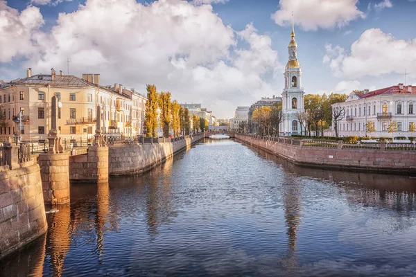 克留科夫运河，钟塔的圣尼古拉斯海军大教堂，圣彼得斯堡 — 图库照片