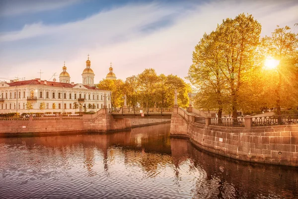 Kryukov canale, ponte Krasnogvardeysky, Cattedrale di San Nicola Navale — Foto Stock