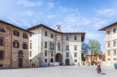 Bahar, İtalya, Toskana bölgesindeki Pisa meydanda Cavalieri