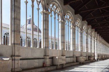 Campo Santo Pisa Cathedral Square kuzey kenarında ben