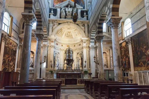 Interior de la Catedral de Pisa en la Piazza dei Miracoli — Foto de Stock