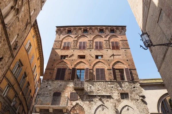 Gamla hus i Siena, Italien — Stockfoto