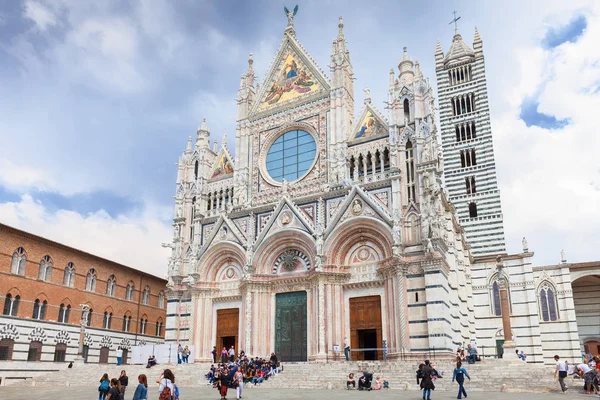 La Catedral de Siena (Duomo di Siena) es una iglesia medieval — Foto de Stock