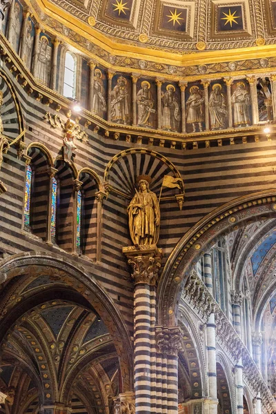 Intérieur o Cathédrale de Sienne (Duomo di Siena), église médiévale, It — Photo