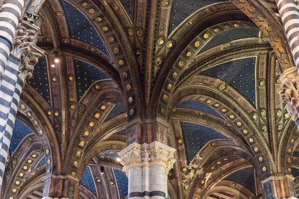 Plafond de la cathédrale de Sienne (Duomo di Siena), Italie — Photo