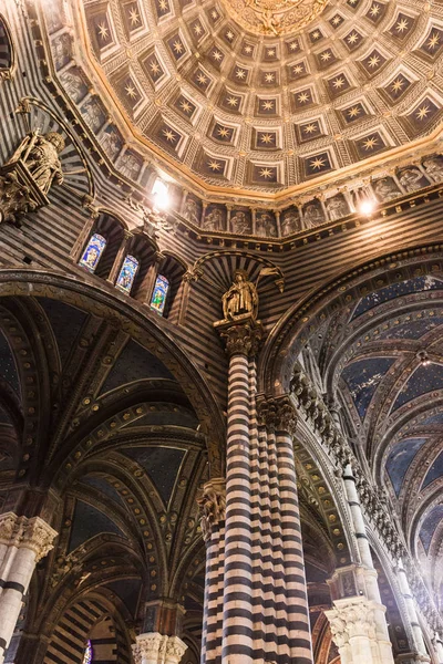 Interno della Cattedrale di Siena (Duomo di Siena), chiesa medievale, It — Foto Stock