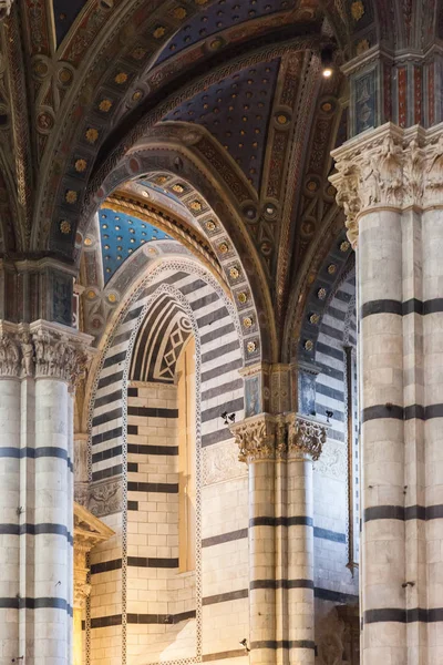 Interno della Cattedrale di Siena (Duomo di Siena), chiesa medievale, It — Foto Stock