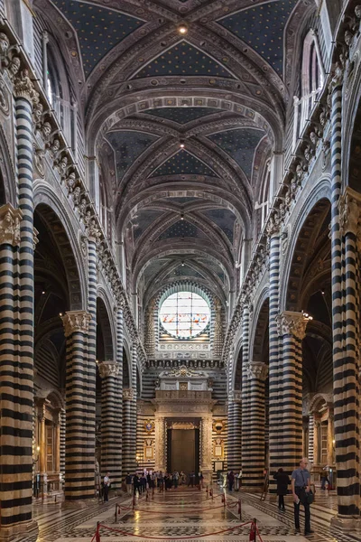 Interior da Catedral de Siena (Duomo di Siena), igreja medieval, It — Fotografia de Stock