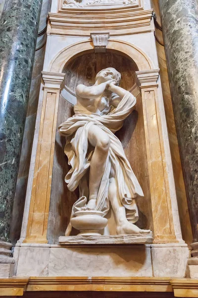 Sculptuur in het interieur o Siena kathedraal (Duomo di Siena), het — Stockfoto