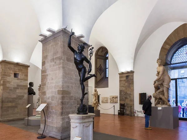 として知られている Museo ナツィオナーレ ・ デル ・ バルジェッロ フィレンツェ、バルジェロ美術館の内部 — ストック写真