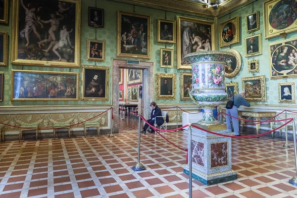 ภายในของ Palazzo Pitti พระราชวังเรเนซองส์ในฟลอเรนซ์ อิตาเลีย — ภาพถ่ายสต็อก