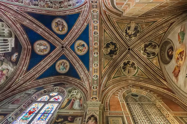 Affreschi sul soffitto della Basilica di Santa Croce a Firenze , — Foto Stock
