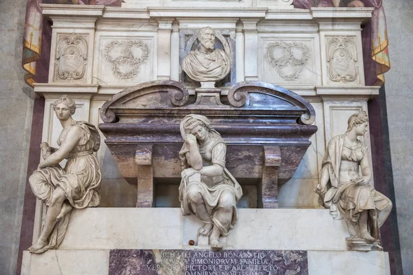 Tumba de Miguel Ángel en la Basílica de Santa Croce, Florencia — Foto de Stock
