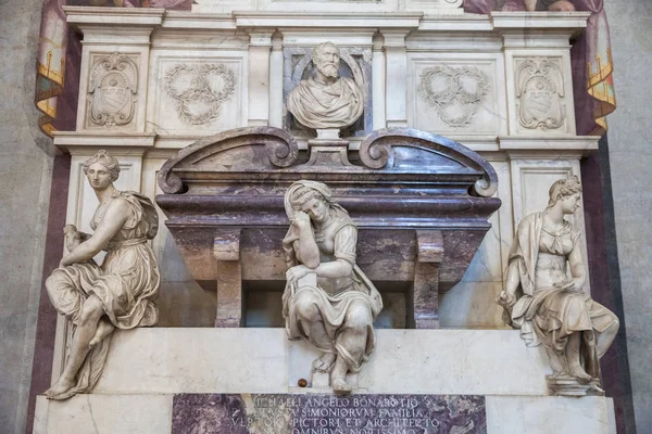 Basilica of Santa Croce, Florence Michelangelo'nun mezarı