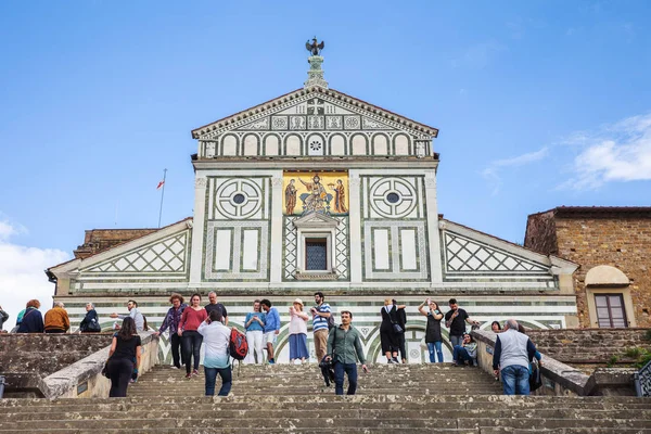 Basílica de San Miniato al Monte (San Minias en la Montaña) en Fl — Foto de Stock