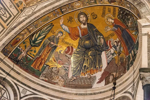 Basilikan San Miniato al Monte i Florens, den mosaik föreställande — Stockfoto