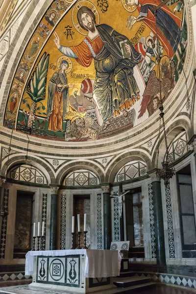 Interior da basílica San Miniato al Monte (São Minias no Mou — Fotografia de Stock