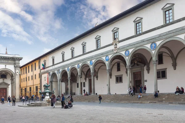 Den Ospedale deglien Innocenti (sjukhus på oskyldiga) av Bru — Stockfoto