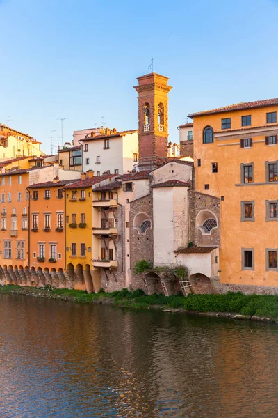 Muelle del río Arno en Florencia — Foto de Stock