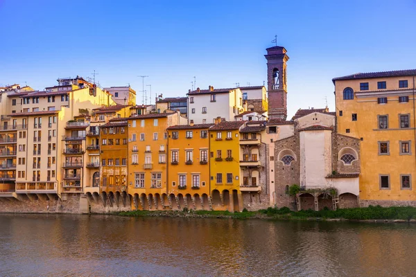 Muelle del río Arno en Florencia — Foto de Stock