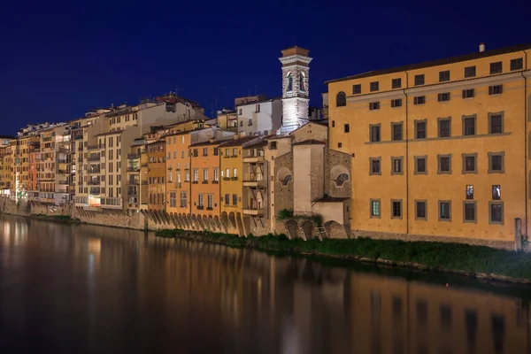Muelle del río Arno por la noche en Florencia — Foto de Stock
