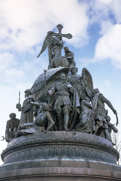 El Milenio de Rusia es un monumento de bronce en Novgorod K — Foto de Stock