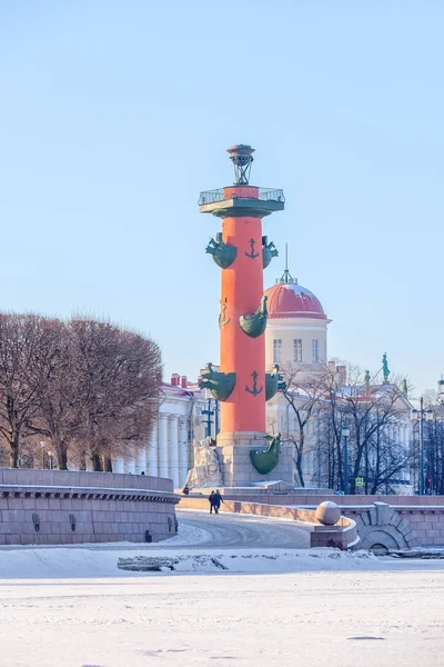 A nyárson a Vaszilij-szigeten Szentpétervár télen — Stock Fotó