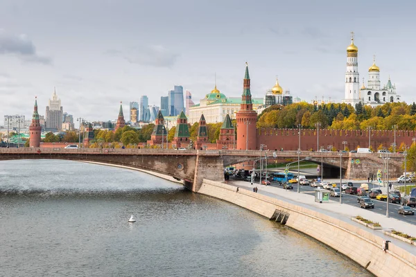 Kreml, nábřeží řeky Moskva v Moskvě, Rusko — Stock fotografie