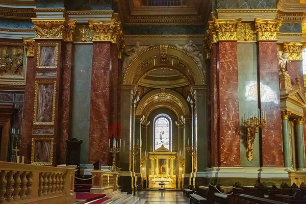 Interior of St. Istvan (St. Stephen's) Basilica in Budapest — Stock Photo, Image