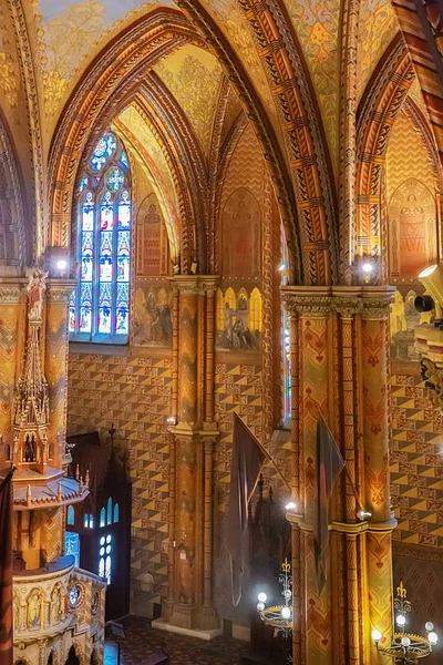 Wnętrze kościoła Matki Bożej Zamkowej w Budzie (Kościół Matthiasa) — Zdjęcie stockowe