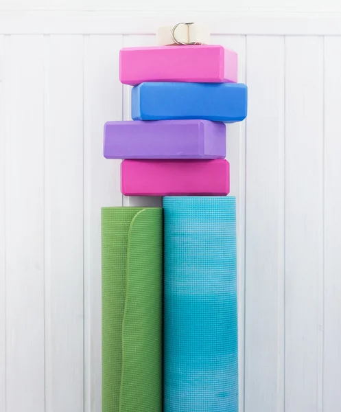 Yoga blocks, strap and carpets — Stock Photo, Image