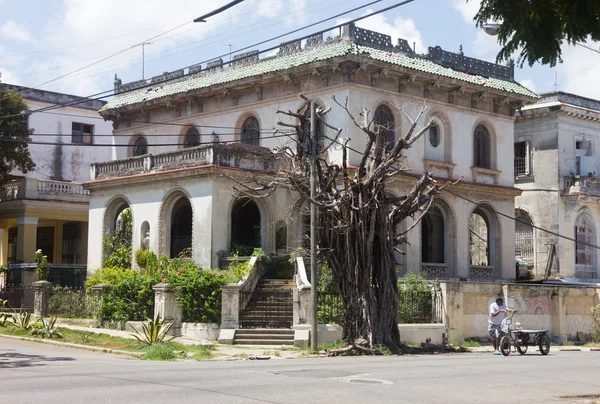 Retro villa branca em Cuba — Fotografia de Stock