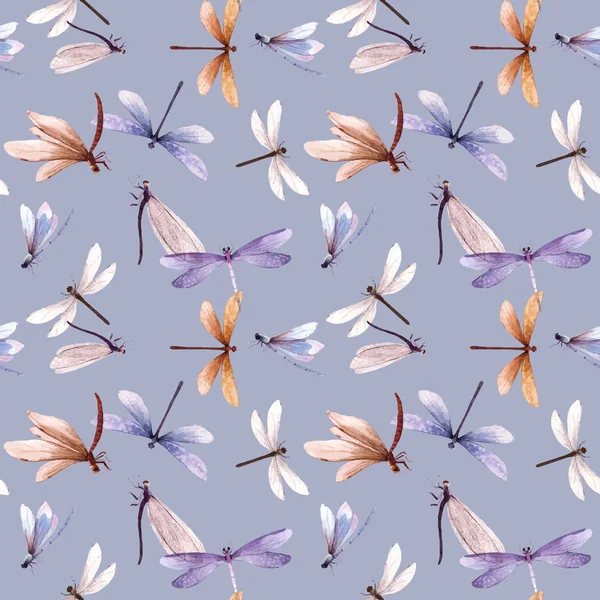 Aquarel vector naadloos patroon met kleurrijke libellen. Voorraadillustratie. Paarse achtergrond. — Stockvector