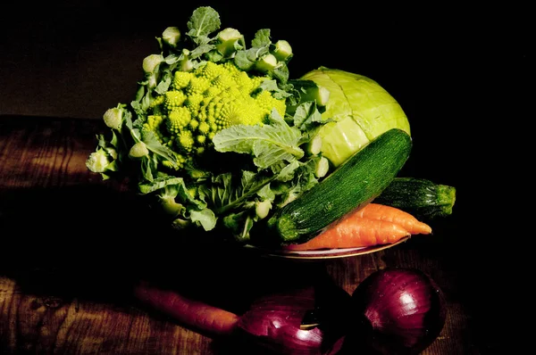 Nohy talíř se zeleninou — Stock fotografie