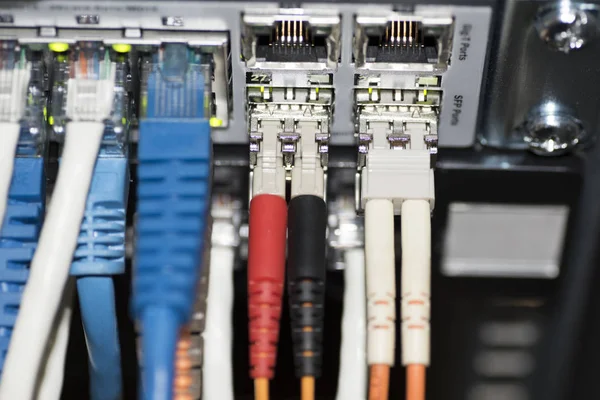 Switch Jaringan Ethernet Dengan Kabel Ethernet — Stok Foto