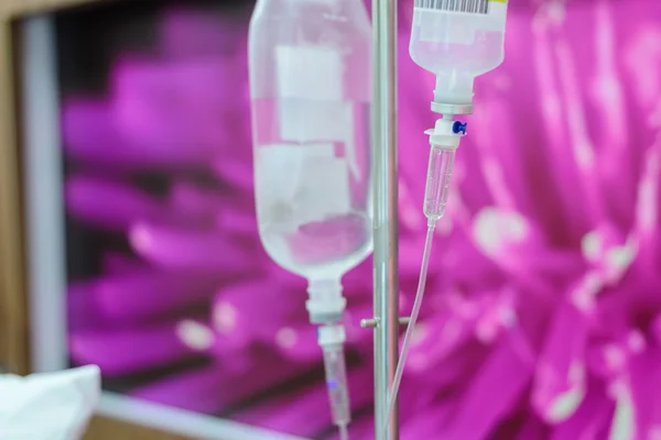 Close up IV saline solution drip for patient in hospital — Stock Photo, Image