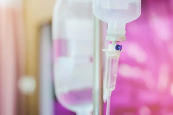 Close up IV saline solution drip for patient in hospital — Stock Photo, Image