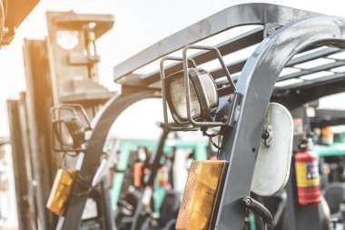 forklift iş yerinde Far