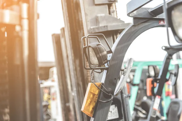 forklift iş yerinde Far