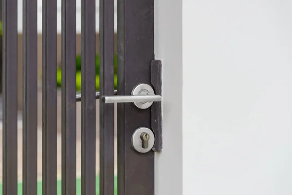 Metallic door handle on metallic door — Stock Photo, Image