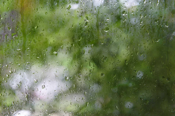 창문에 비가 내리고, 물방울이 떨어집니다. — 스톡 사진