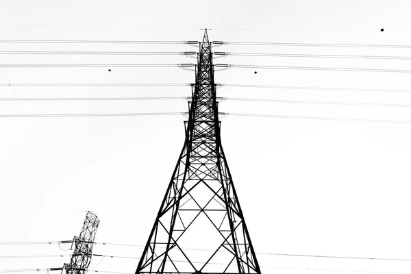 Tour haute tension, lignes électriques de transport d'électricité — Photo