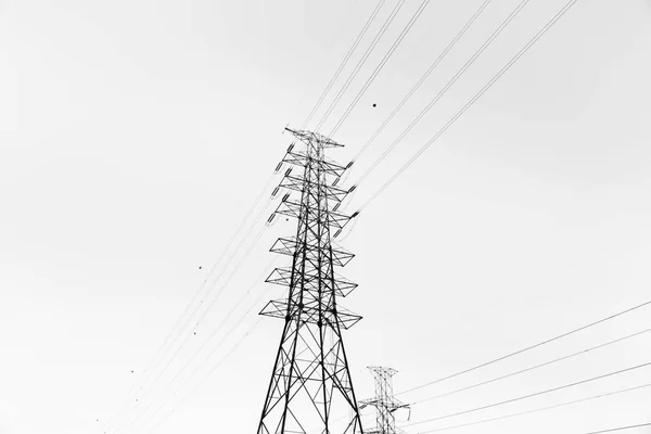 高圧鉄塔、送電電力線 — ストック写真