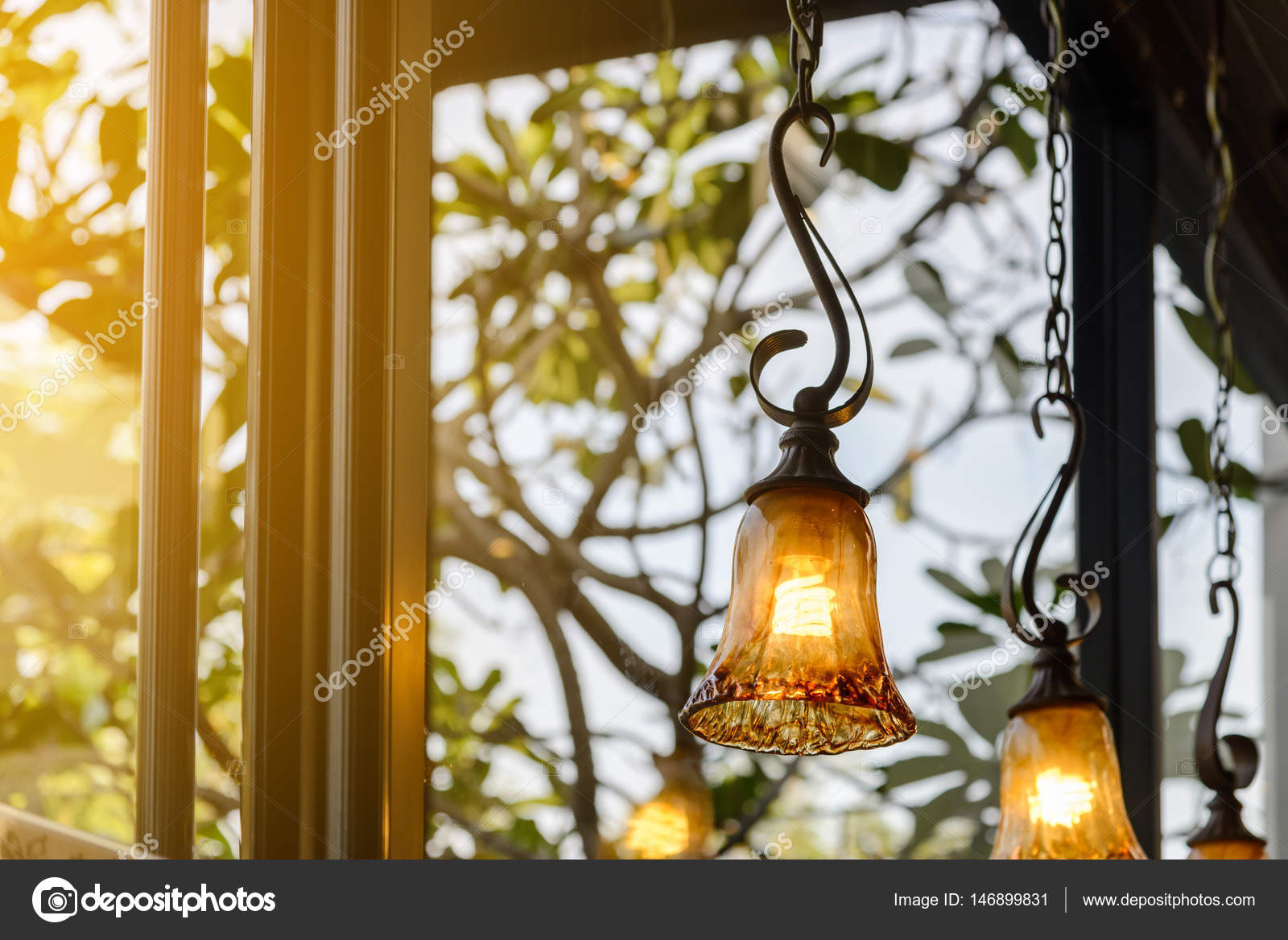 Vintage verlichting lampen versieren in café, klassieke lamp glas ... Vintage verlichting lampen versieren in café, klassieke lamp glas ...