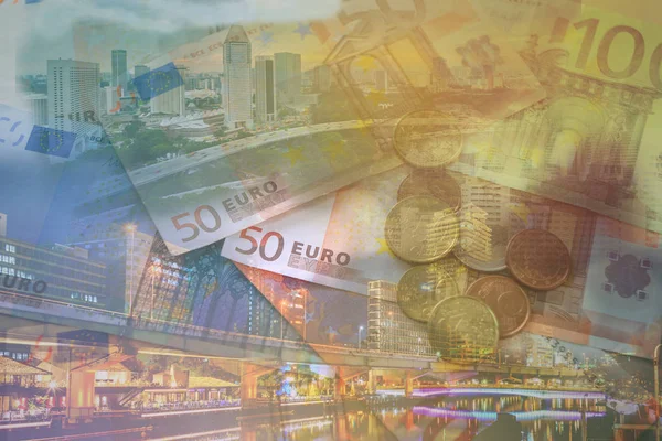 Dubbele blootstelling van stad, bankbiljetten en munten geld voor Financiën en business concept — Stockfoto