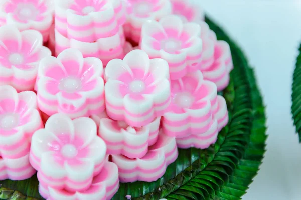 Thaise traditionele dessert kokosmelk gelei in de vorm van de bloem — Stockfoto