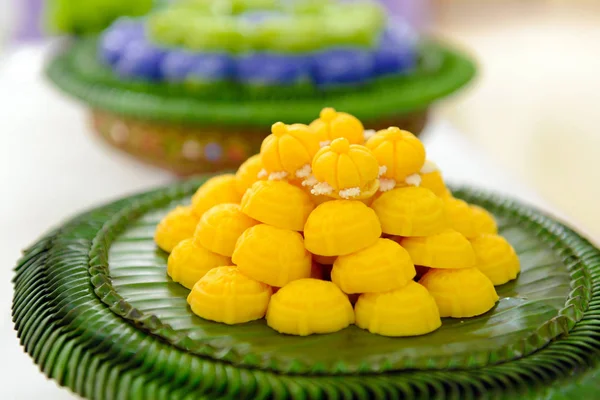 Thaise dessert Jah Mong Koet - ei-dooiers knoedel in tarwe meel kroon — Stockfoto