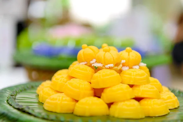 Thaise dessert Jah Mong Koet - ei-dooiers knoedel in tarwe meel kroon — Stockfoto