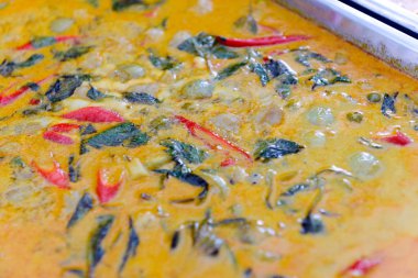 Yeşil köri domuz topu, Tayland mutfağı ile 